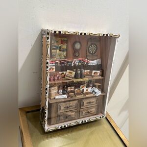 A' fuente Maduro Miniature Diorama of a vintage-style tobacco shop